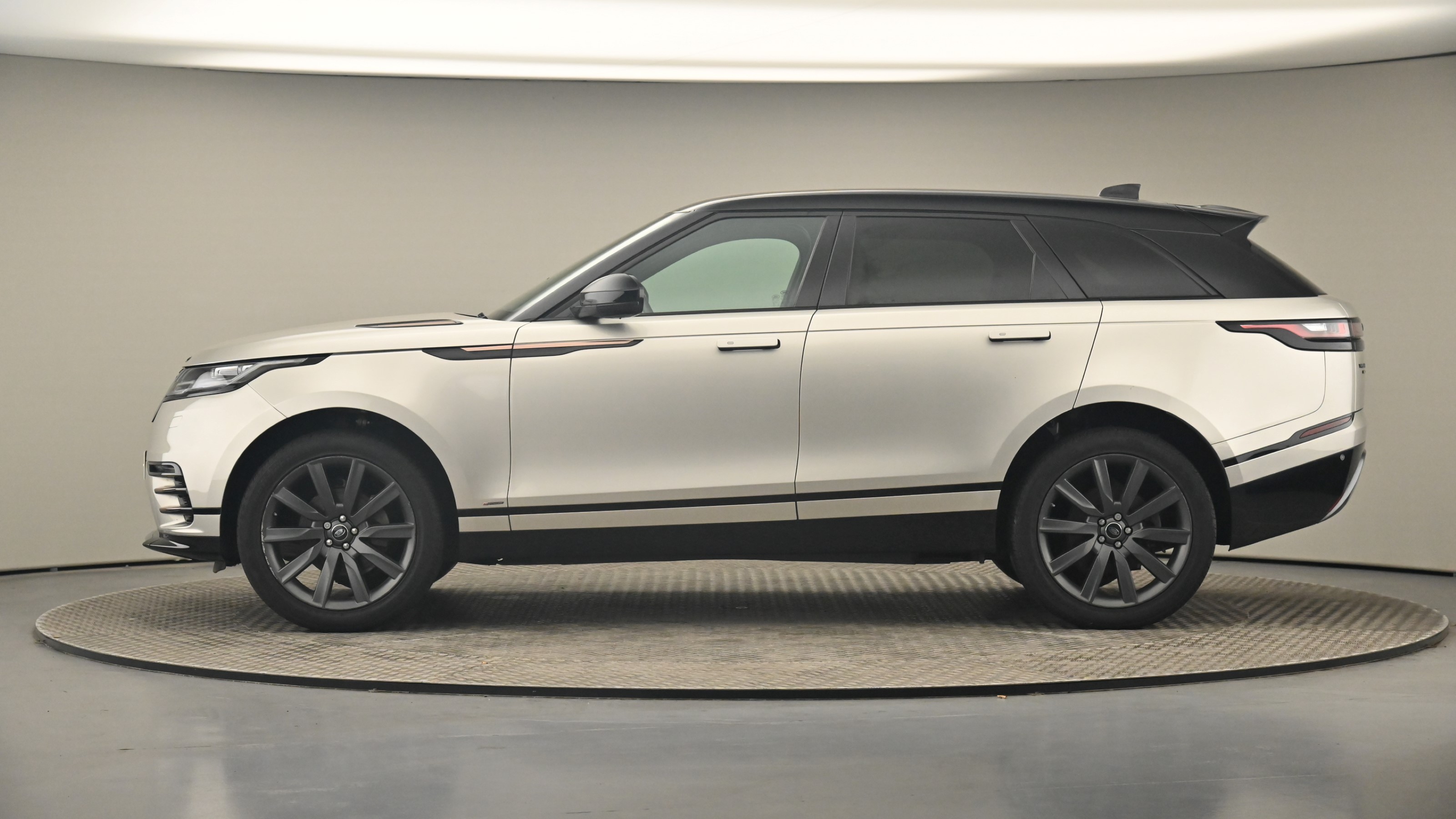 Used 2017 Land Rover RANGE ROVER VELAR 2.0 D180 R-Dynamic S 5dr Auto £ ...