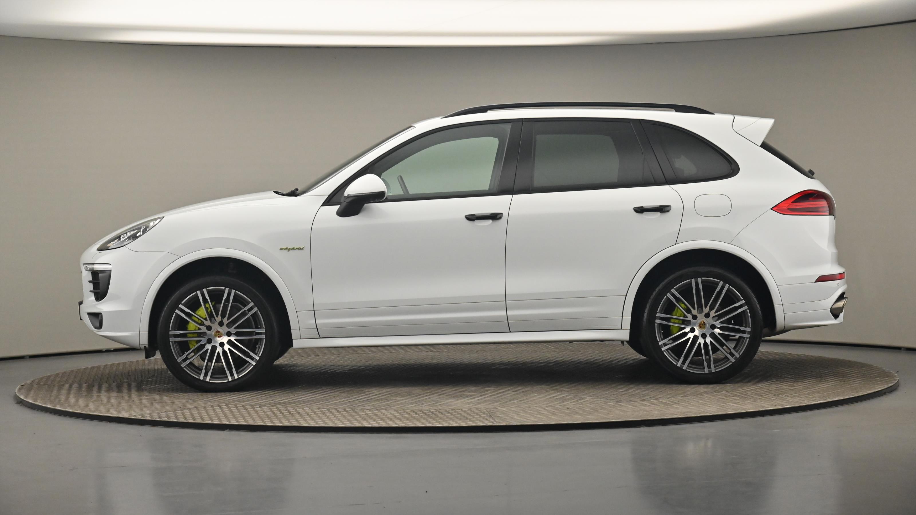 Used 2017 Porsche CAYENNE S Platinum Edition EHybrid 5dr Tiptronic S £