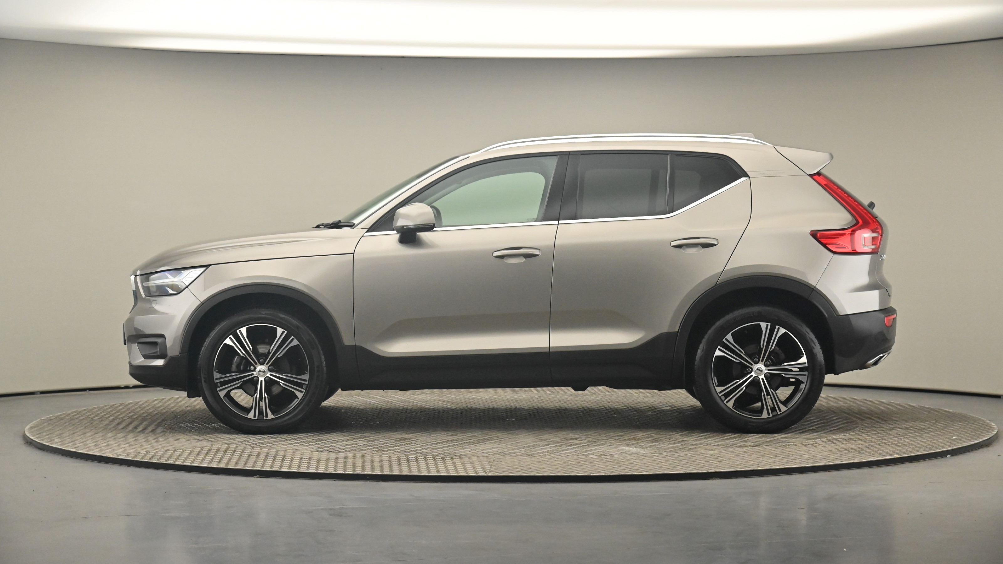 Used 2019 Volvo XC40 2.0 D3 Inscription Pro 5dr £26,000 25,644 Miles ...